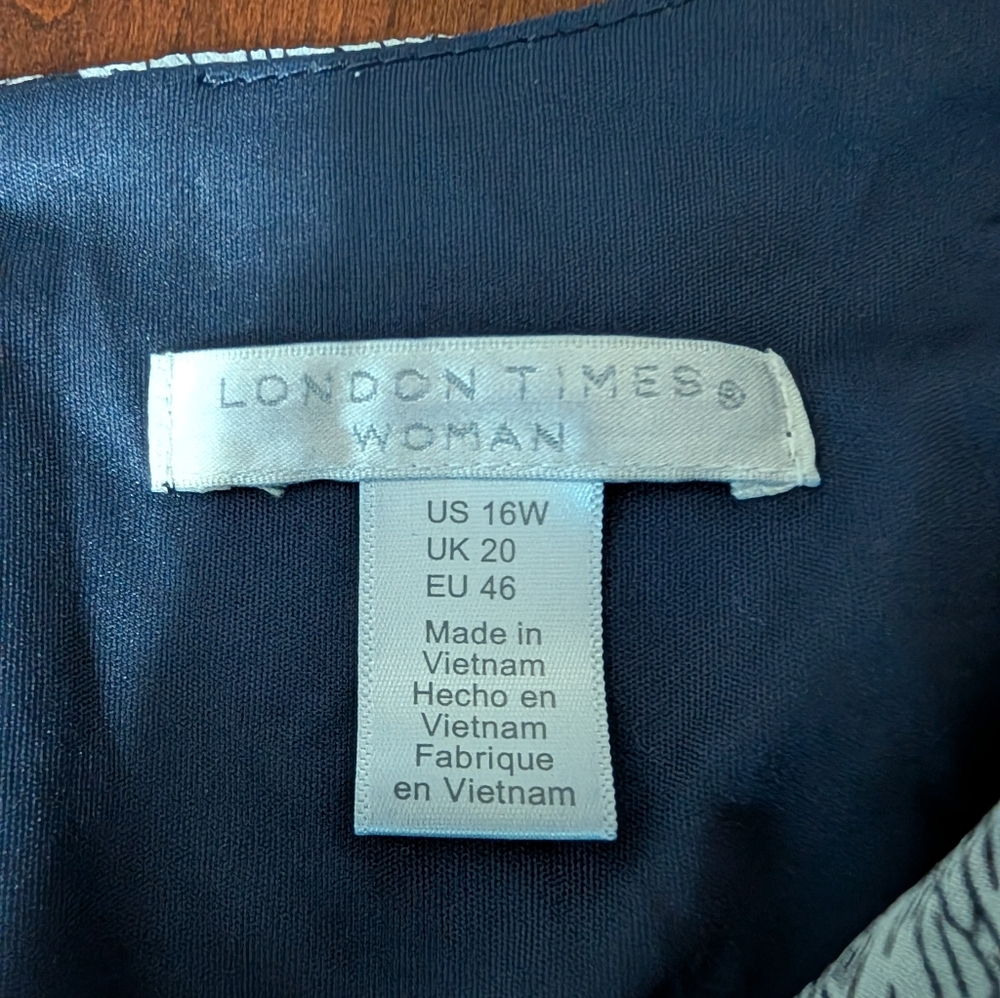 3/$30 London Times Plus Floral Dress - Picture 9 of 11
